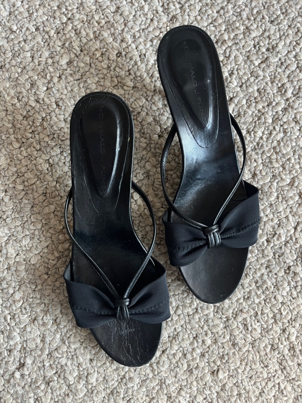 Donald J. Pliner Black leather kitten heels